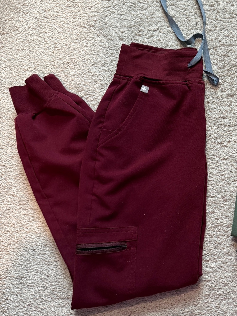Figs Zamora jogger scrub pants - Burgundy